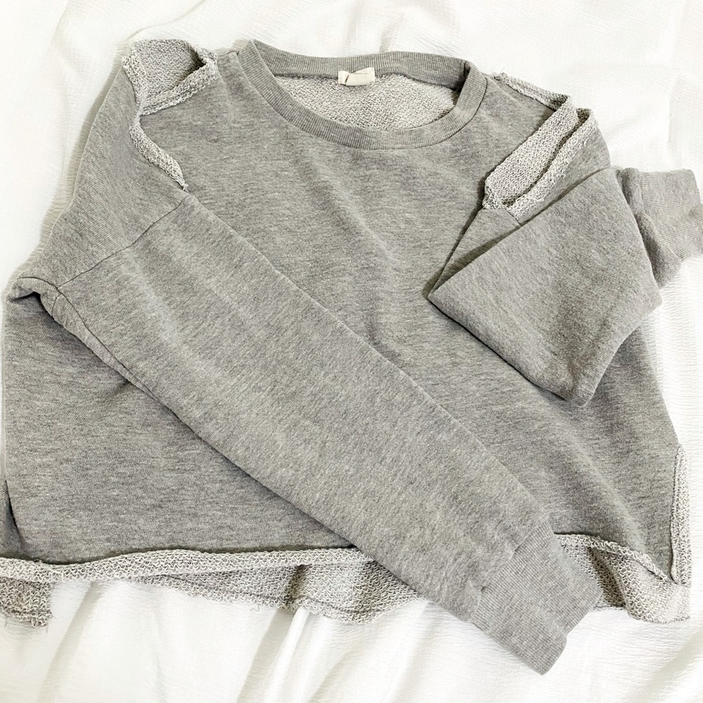 🔥2 for $5🔥Women’s Open Shoulder Sweatshirt Size: M
